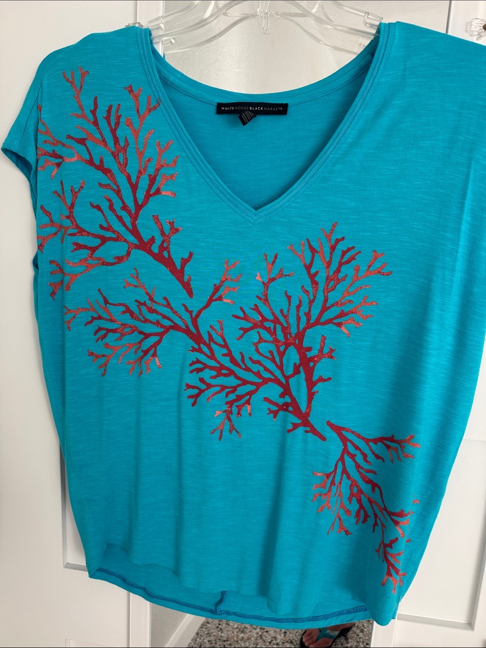 White House Black Market Turquoise V‑Neck Tee with Red Coral Motif